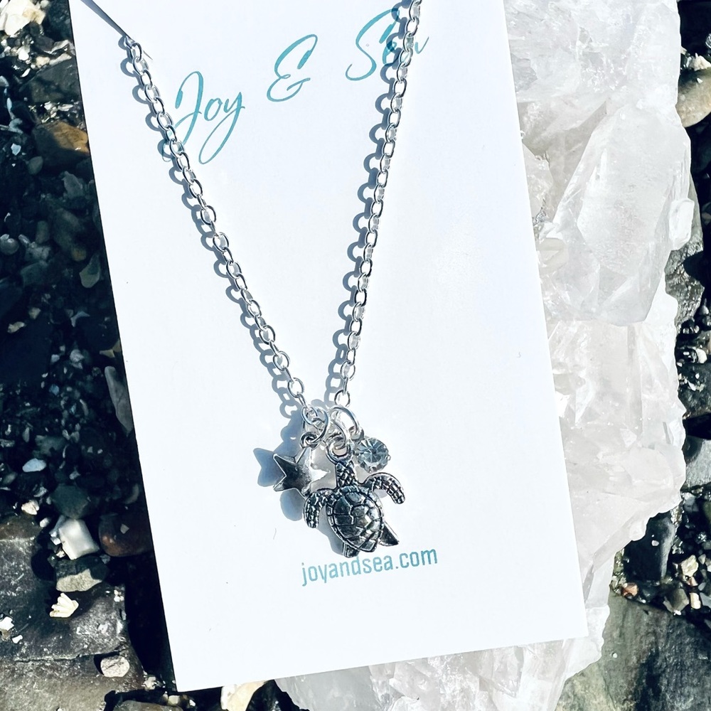 Sea Turtle Star Rhinestone Necklace - Picture 4 of 4